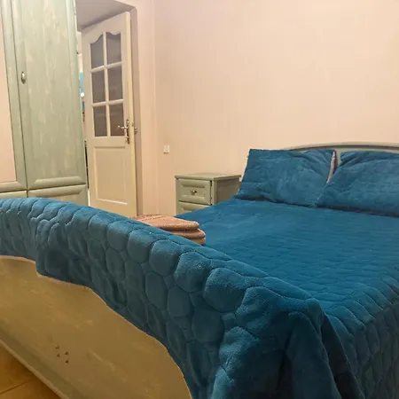 Quiet 1st Floor Flat On Troitska Near Shevchenko Park Center Odesa
