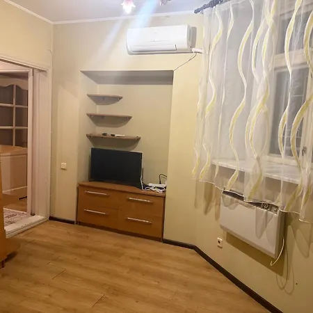 Apartment Quiet 1st Floor Flat On Troitska Near Shevchenko Park Center *