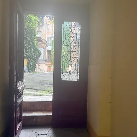 Apartment Quiet 1st Floor Flat On Troitska Near Shevchenko Park Center Odesa
